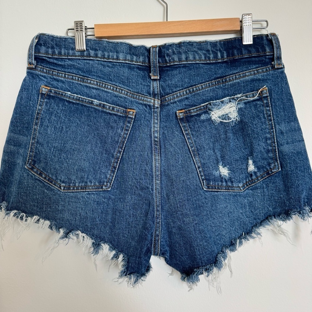Abercrombie & Fitch Mid Rise Mom Short Curve Love Cut Off Raw Hem Size 10 30 - Picture 3 of 6
